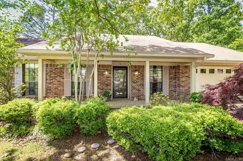 4 Old Forge Ct, Little Rock, AR 72227