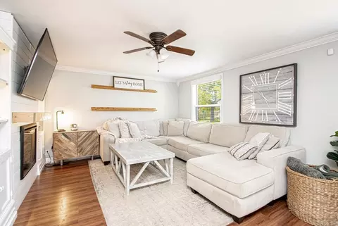 Living - 720 W Smith St, Benton, AR 72015 photo 3 of 3