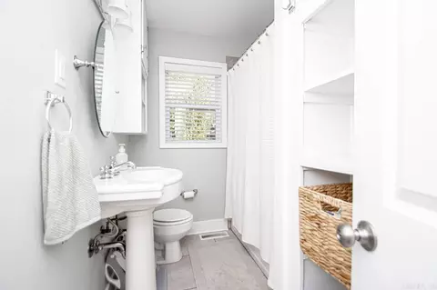 Bath - 720 W Smith St, Benton, AR 72015 photo 2 of 4