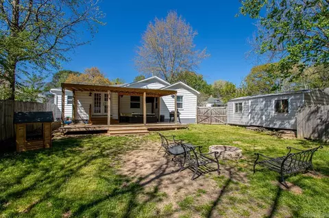 Exterior - 720 W Smith St, Benton, AR 72015 photo 11 of 13