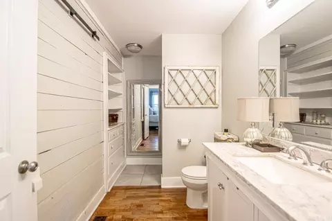 Bath - 720 W Smith St, Benton, AR 72015 photo 3 of 4