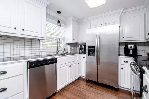 Kitchen - 720 W Smith St, Benton, AR 72015 photo 2 of 4