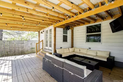 Exterior - 720 W Smith St, Benton, AR 72015 photo 6 of 13