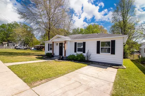 Exterior - 720 W Smith St, Benton, AR 72015 photo 3 of 13