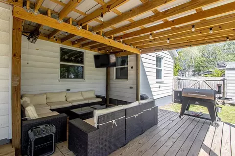Exterior - 720 W Smith St, Benton, AR 72015 photo 7 of 13