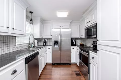 Kitchen - 720 W Smith St, Benton, AR 72015 photo 1 of 4