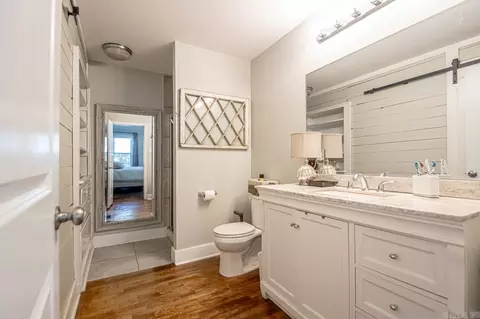 Bath - 720 W Smith St, Benton, AR 72015 photo 4 of 4