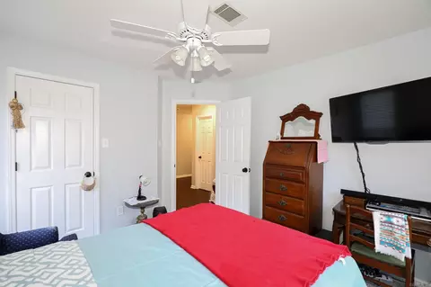 Bedroom - 2719 Millbrook Dr, Benton, AR 72015 photo 8 of 11