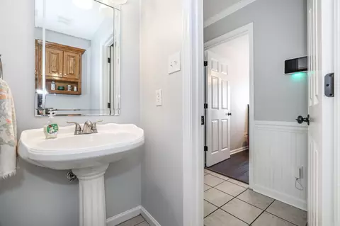 Bath - 2719 Millbrook Dr, Benton, AR 72015 photo 7 of 7