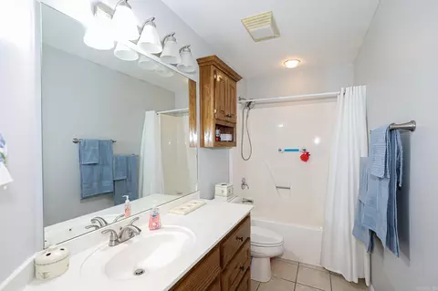 Bath - 2719 Millbrook Dr, Benton, AR 72015 photo 6 of 7