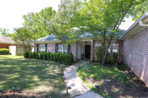 Exterior - 2719 Millbrook Dr, Benton, AR 72015 photo 4 of 17