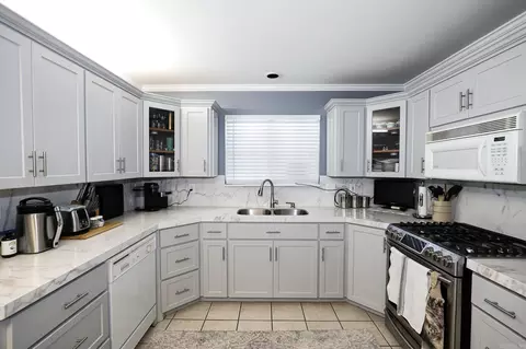 Kitchen - 2719 Millbrook Dr, Benton, AR 72015 photo 2 of 3