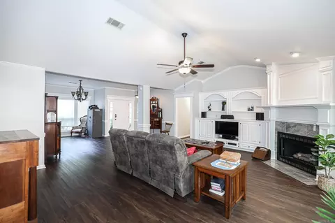 Living - 2719 Millbrook Dr, Benton, AR 72015 photo 1 of 2