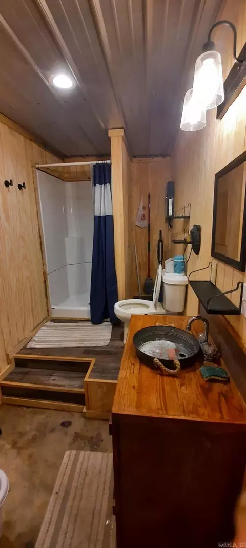 Bath - 2967 Hwy 8 E, Mena, AR 71953 photo 1 of 3