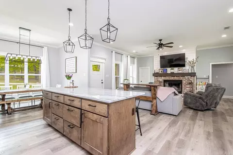Kitchen - 1121 Williver Rd, Hensley, AR 72065 photo 8 of 9