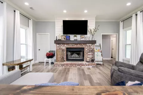 Living - 1121 Williver Rd, Hensley, AR 72065 photo 3 of 4