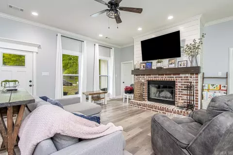 Living - 1121 Williver Rd, Hensley, AR 72065 photo 2 of 4