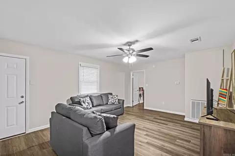 Living - 18 Warren St, Cabot, AR 72023 photo 3 of 5