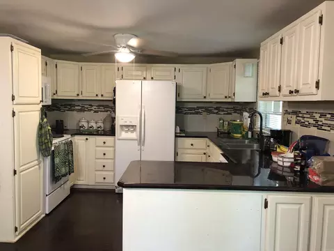Kitchen - 14336 E Polk Rd, Alexander, AR 72002 photo 2 of 3