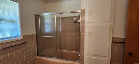 Bath - 719 Luzerne St, Mount Ida, AR 71957 photo 6 of 6