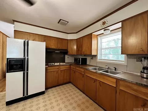 Kitchen - 719 Luzerne St, Mount Ida, AR 71957 photo 1 of 7