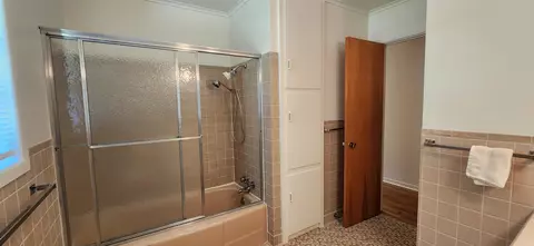 Bath - 719 Luzerne St, Mount Ida, AR 71957 photo 5 of 6
