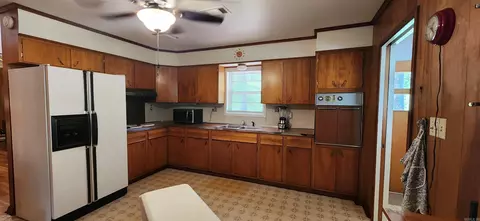Kitchen - 719 Luzerne St, Mount Ida, AR 71957 photo 6 of 7