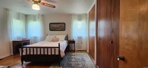 Bedroom - 719 Luzerne St, Mount Ida, AR 71957 photo 2 of 6