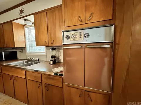 Kitchen - 719 Luzerne St, Mount Ida, AR 71957 photo 2 of 7