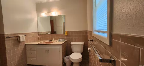 Bath - 719 Luzerne St, Mount Ida, AR 71957 photo 4 of 6