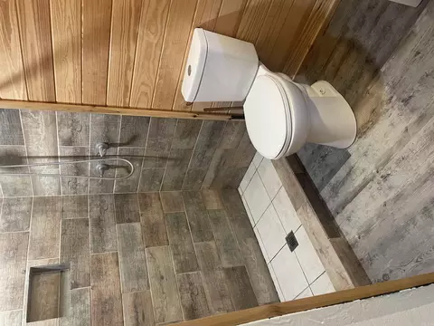 Bath - 61 W Olive St, Ashdown, AR 71822 photo 2 of 4