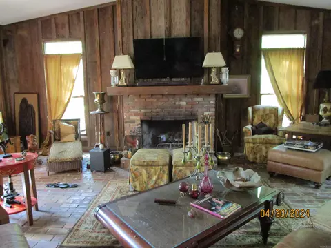 Living - 11174 N I-30, Benton, AR 72019 photo 3 of 4