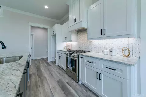 Kitchen - 51 Wellington Pl, Cabot, AR 72023 photo 5 of 6
