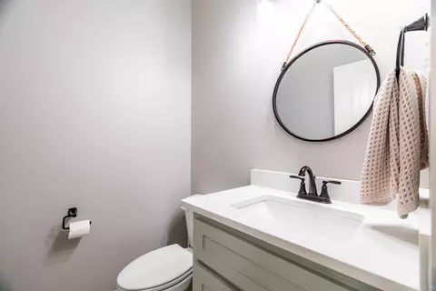 Bath - 1615 Winterbrook Dr, Conway, AR 72034 photo 2 of 5
