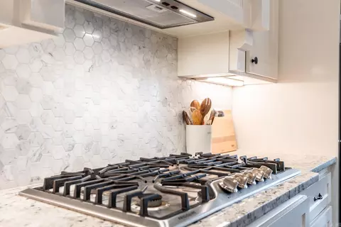 Kitchen - 1615 Winterbrook Dr, Conway, AR 72034 photo 6 of 8