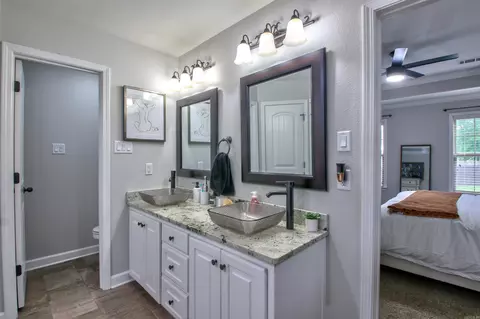 Bath - 185 Bobwhite Trl, Lonoke, AR 72086 photo 3 of 4