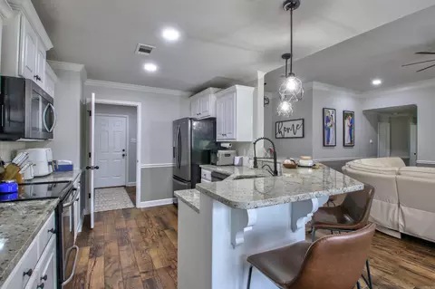 Kitchen - 185 Bobwhite Trl, Lonoke, AR 72086 photo 6 of 6