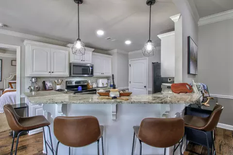Kitchen - 185 Bobwhite Trl, Lonoke, AR 72086 photo 2 of 6