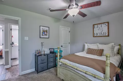 Bedroom - 185 Bobwhite Trl, Lonoke, AR 72086 photo 5 of 10