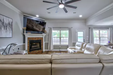 Living - 185 Bobwhite Trl, Lonoke, AR 72086 photo 1 of 2