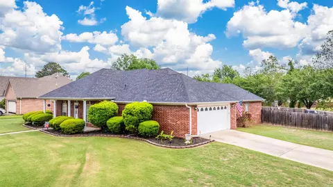 Exterior - 300 Castlegate Dr, Conway, AR 72034 photo 2 of 4