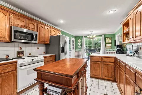 Kitchen - 300 Castlegate Dr, Conway, AR 72034 photo 6 of 6