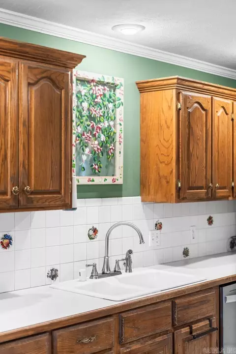 Kitchen - 300 Castlegate Dr, Conway, AR 72034 photo 4 of 6
