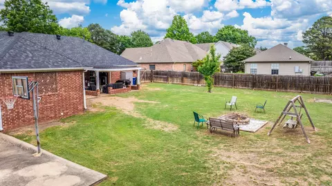 Exterior - 300 Castlegate Dr, Conway, AR 72034 photo 4 of 4
