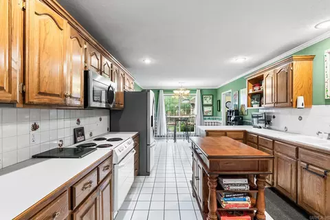 Kitchen - 300 Castlegate Dr, Conway, AR 72034 photo 1 of 6