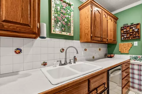 Kitchen - 300 Castlegate Dr, Conway, AR 72034 photo 3 of 6
