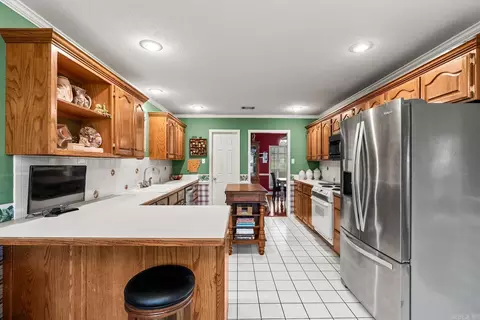 Kitchen - 300 Castlegate Dr, Conway, AR 72034 photo 2 of 6