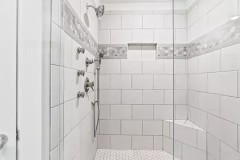 Bath - 300 Castlegate Dr, Conway, AR 72034 photo 3 of 4