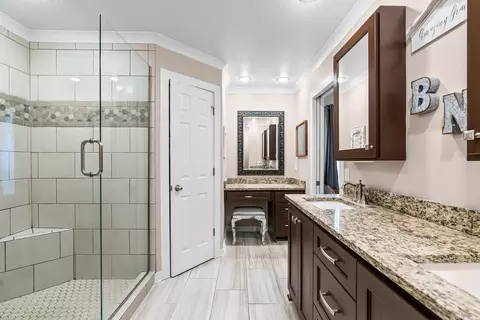 Bath - 300 Castlegate Dr, Conway, AR 72034 photo 2 of 4