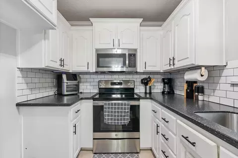 Kitchen - 103 Rosebud Cir, Cabot, AR 72023 photo 1 of 2